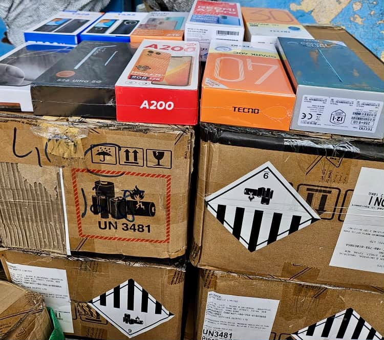 DOUANES : Saisie de 1083 téléphones portables à Sanakoroba